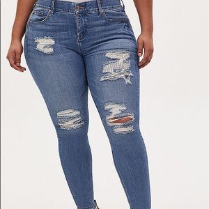 Torrid bombshell skinny premium jeans. Size 14S